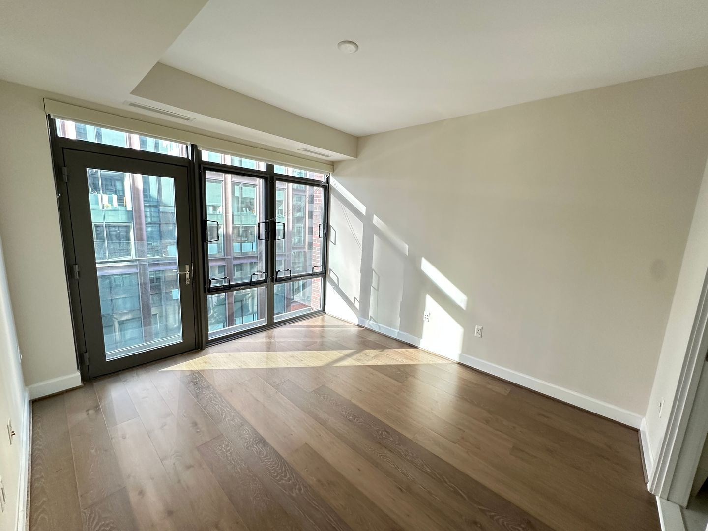 7171 Woodmont Ave #606, Bethesda, MD 20814 4 of 12