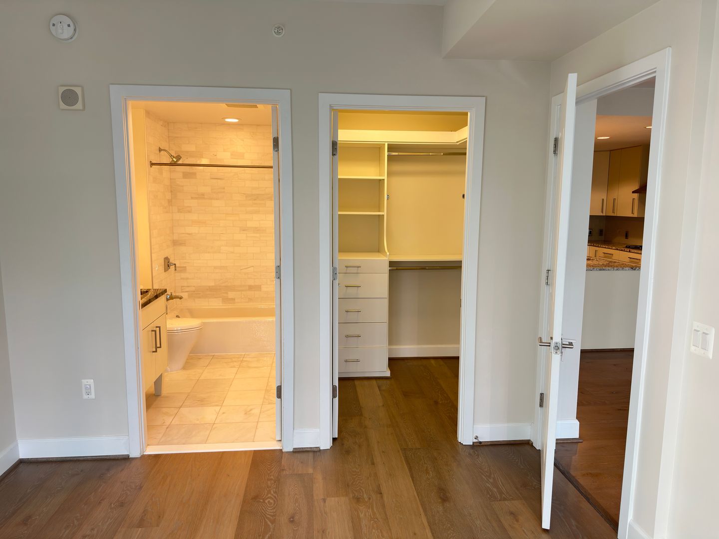 7171 Woodmont Ave #606, Bethesda, MD 20814 5 of 12