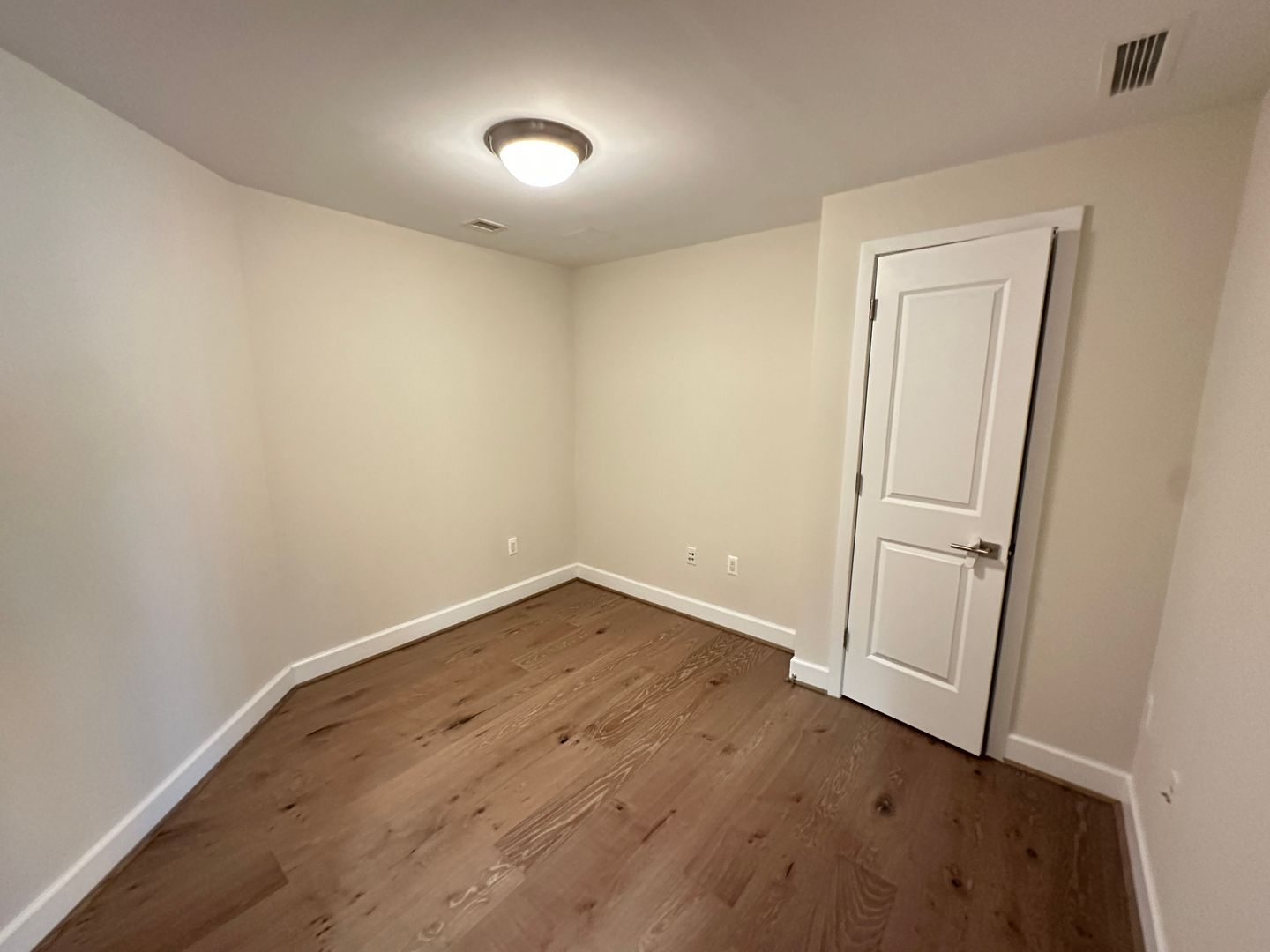 7171 Woodmont Ave #606, Bethesda, MD 20814 11 of 12