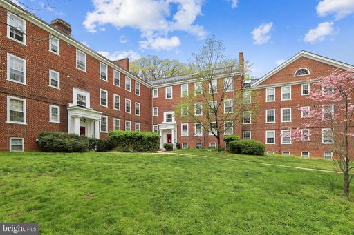 This Loft unit is unlike anything you have ever seen in McLean Gardens. – photo 1