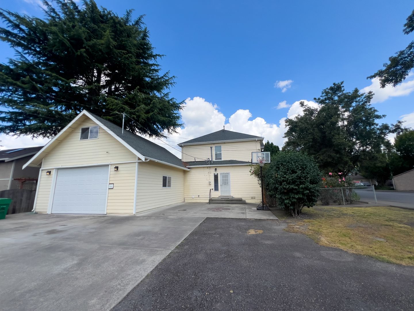 Renton House: 341 Smithers 1A