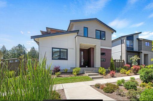 Gorgeous newer construction