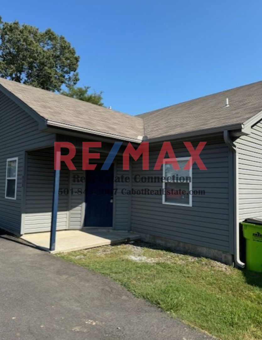 Lonoke Apartment: 916-934 Dismukes
