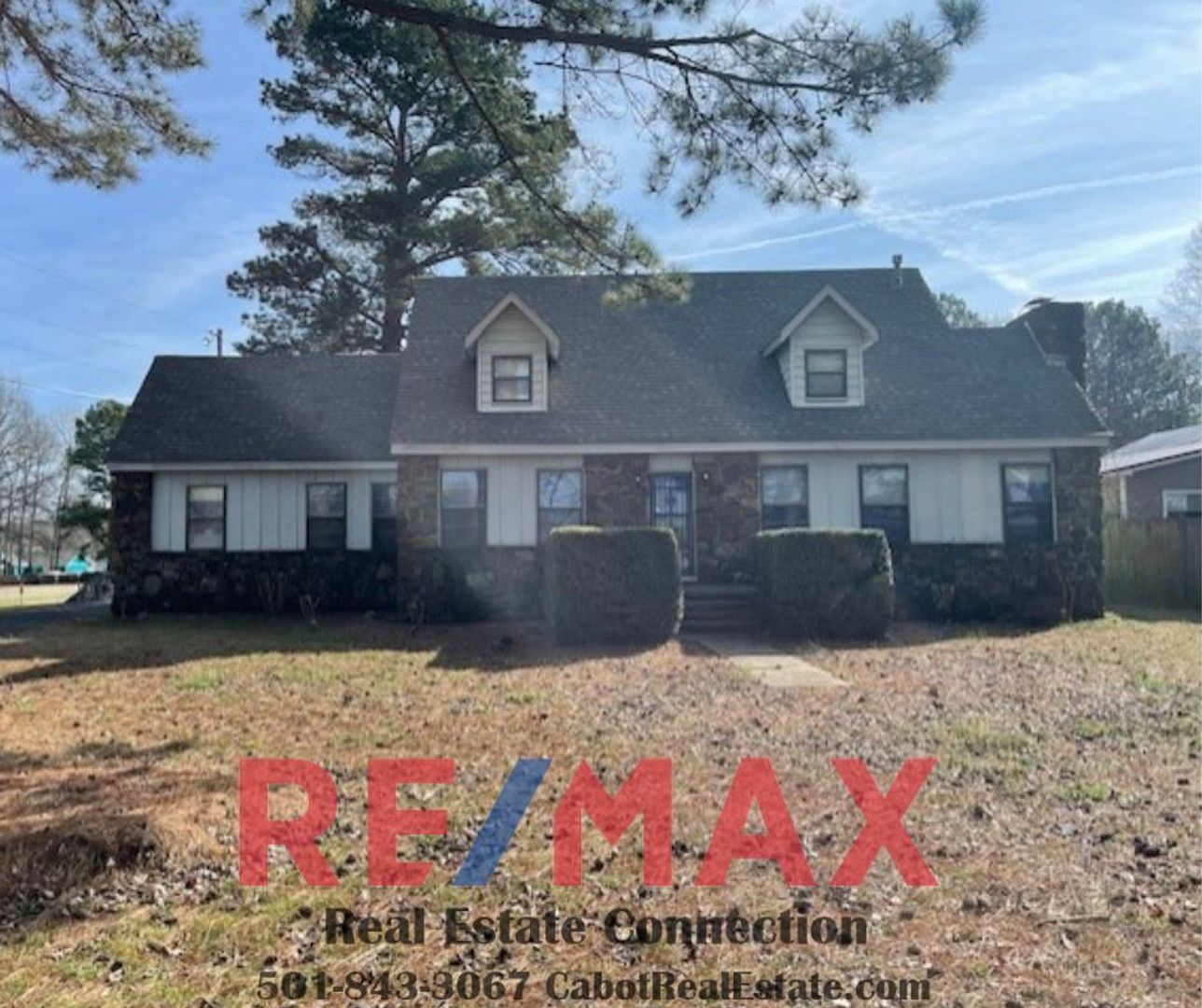 Cabot House: 1701 S Pine