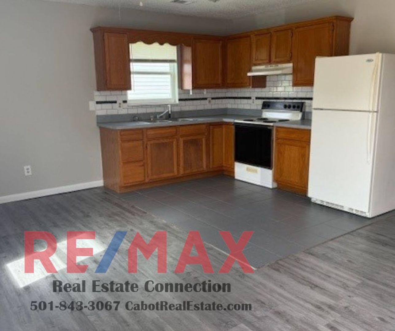 Cabot Apartment: 898 W Myrtle