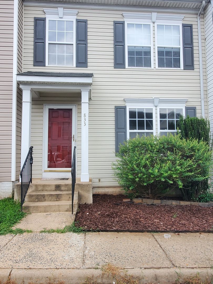 Culpeper Townhome: 833 Gallows Ct