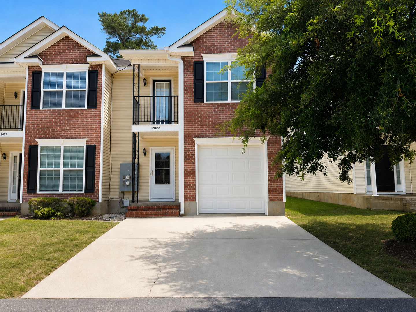 Augusta Townhome: 2022 Reserve Lane