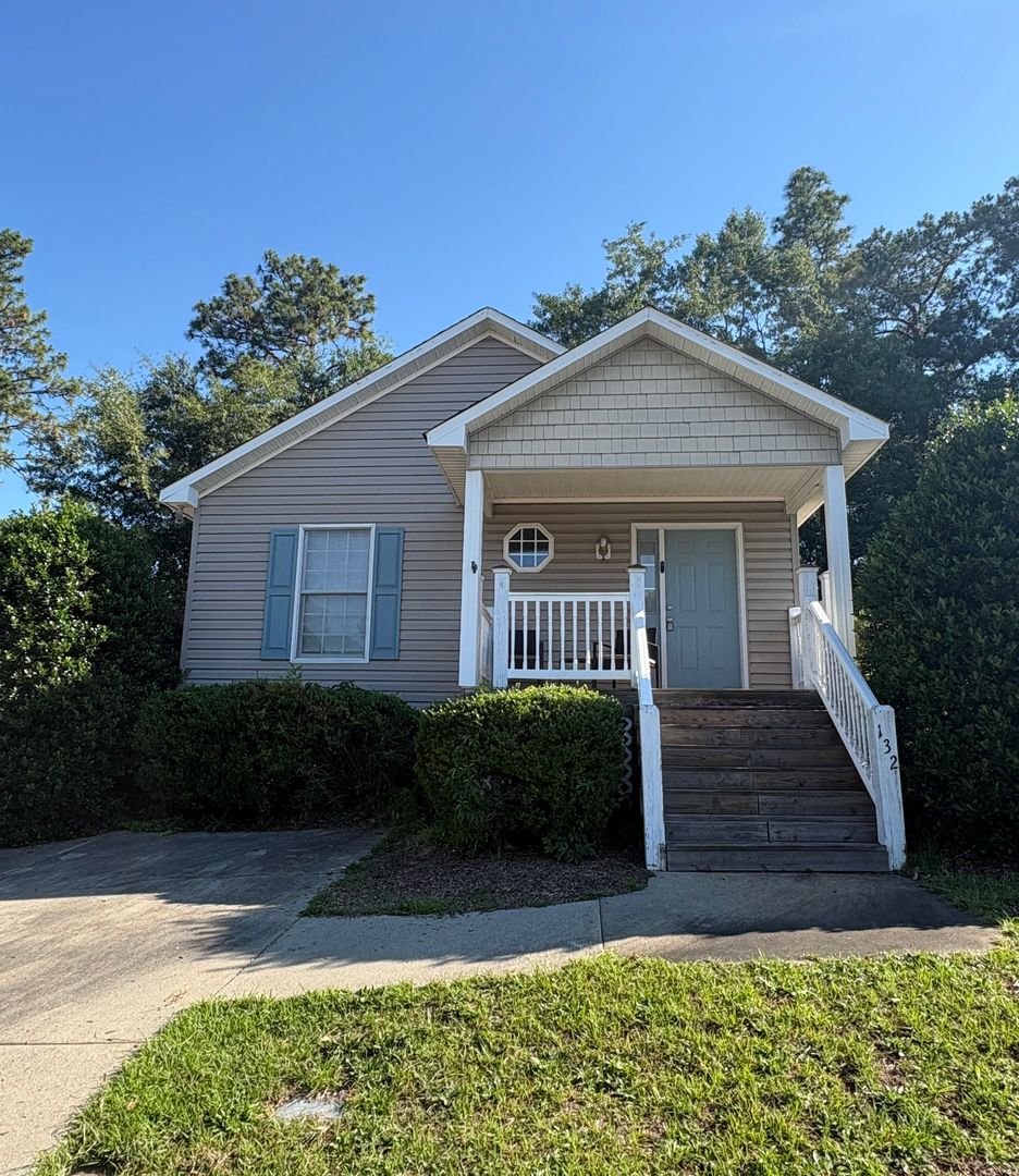 Aiken House: 132 Charleston Row Blvd