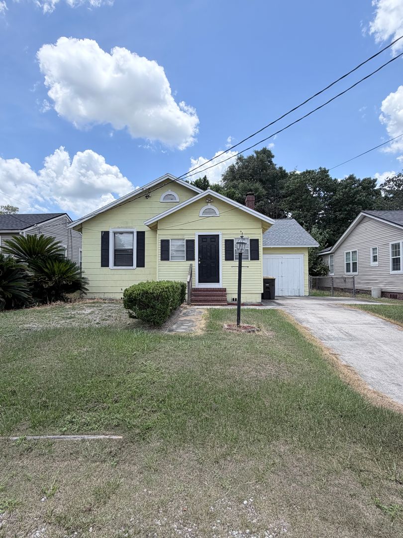Jacksonville House: 5324 Fremont St