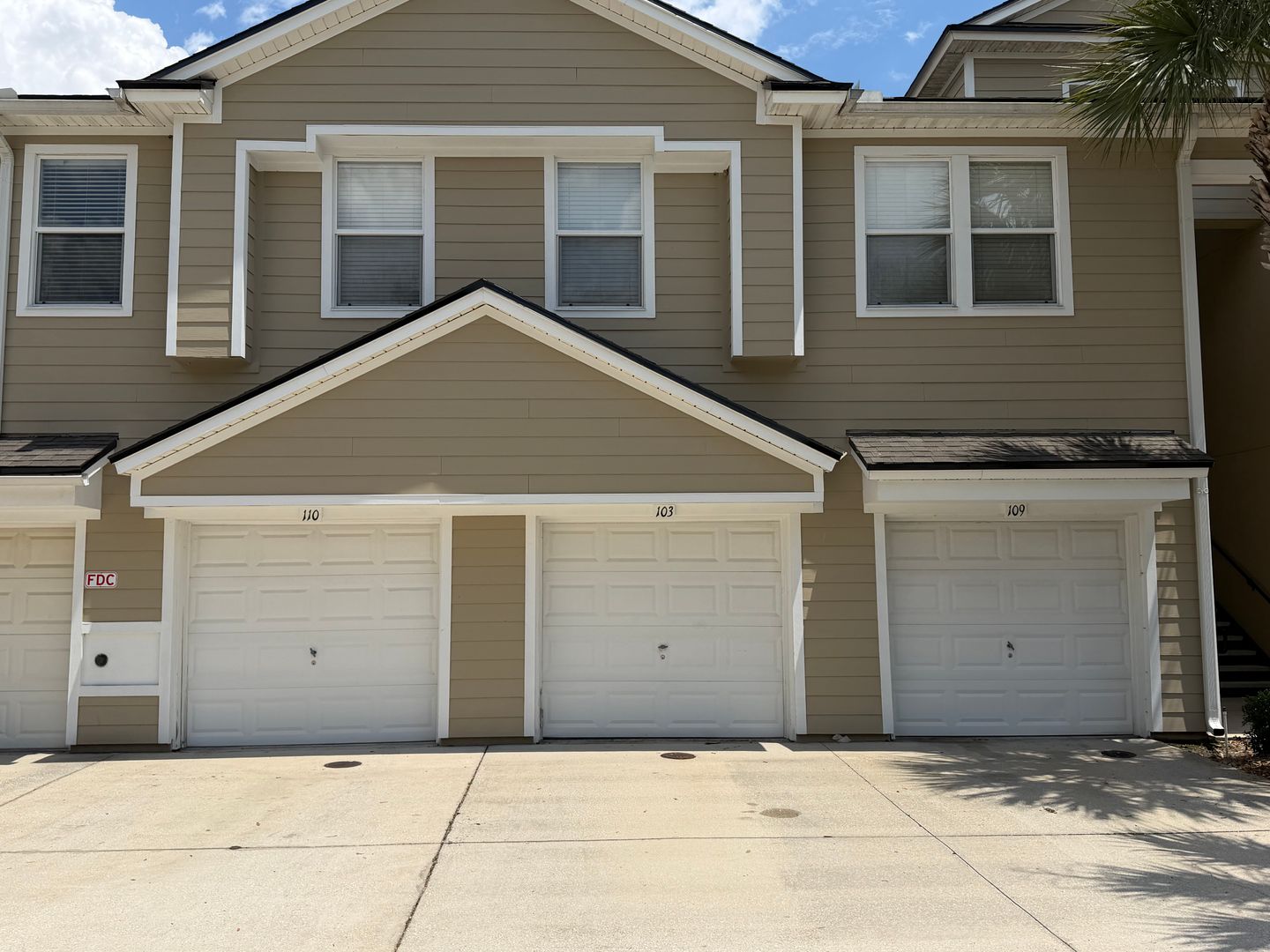 Jacksonville House: 7071 Deer Lodge Cir #103