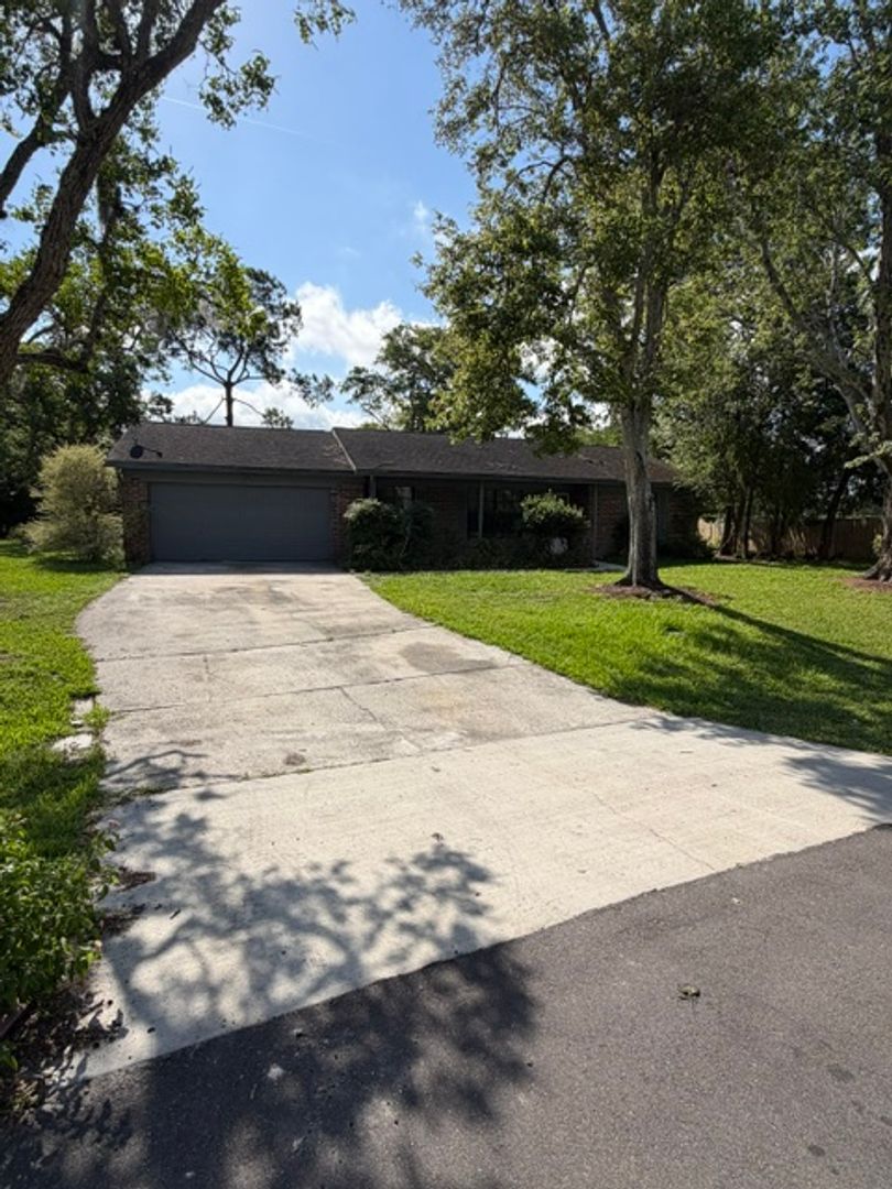 Orange Park House: 2375 Kirkwall St.