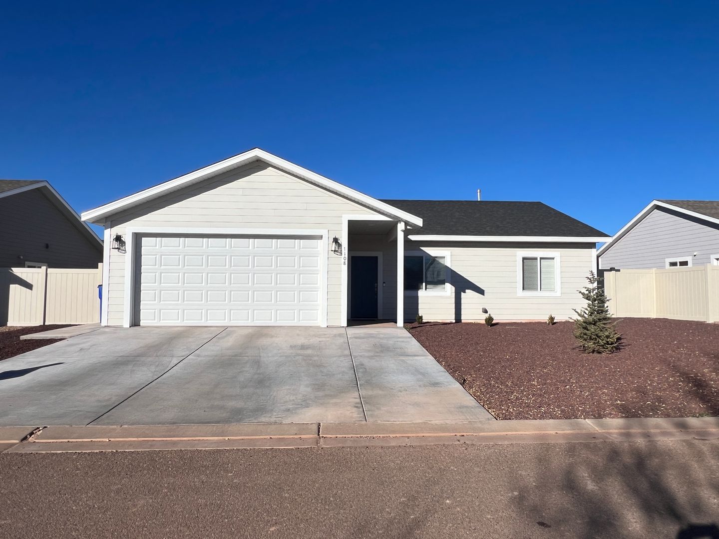 Snowflake House: 1108 E Adams St