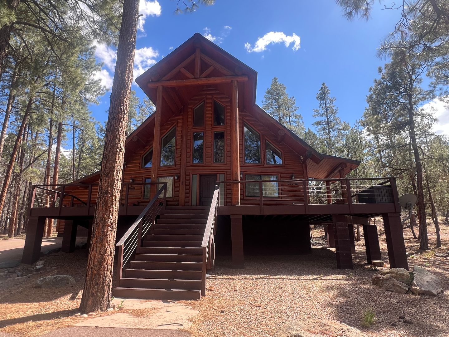 Lakeside House: 1173 West Dr