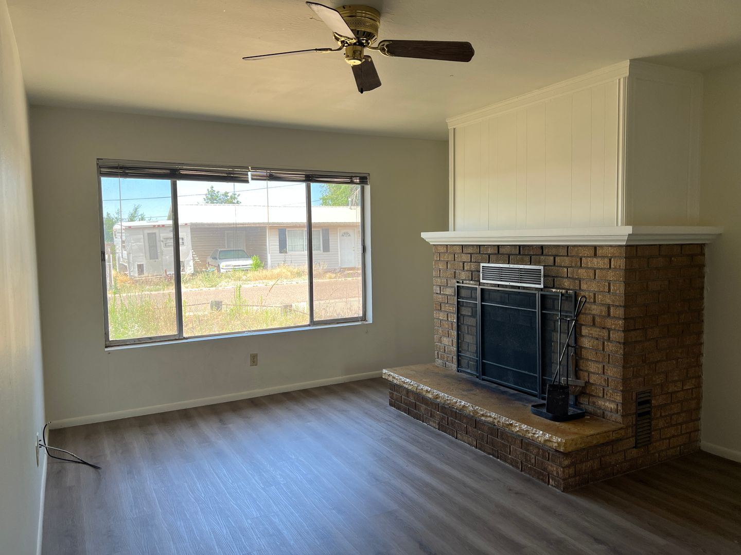 Snowflake Apartment: 345/347 N 1 half Street