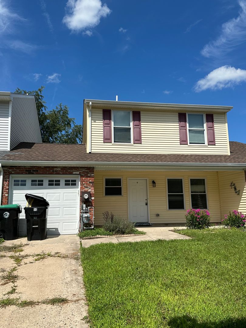Sicklerville House: 18 Harrington Lane