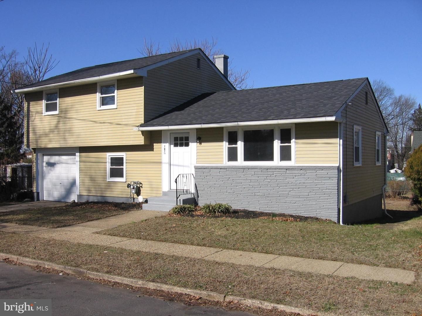 Burlington City House: 7 W 7th St