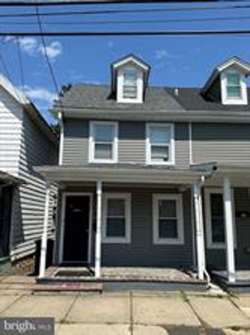 Mount Holly House: 203 Mill St