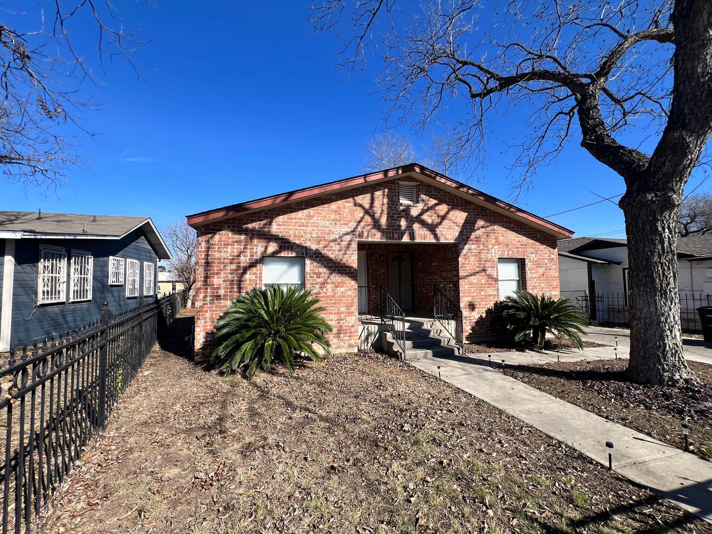 San Antonio Apartment: 807 E Southcross Blvd