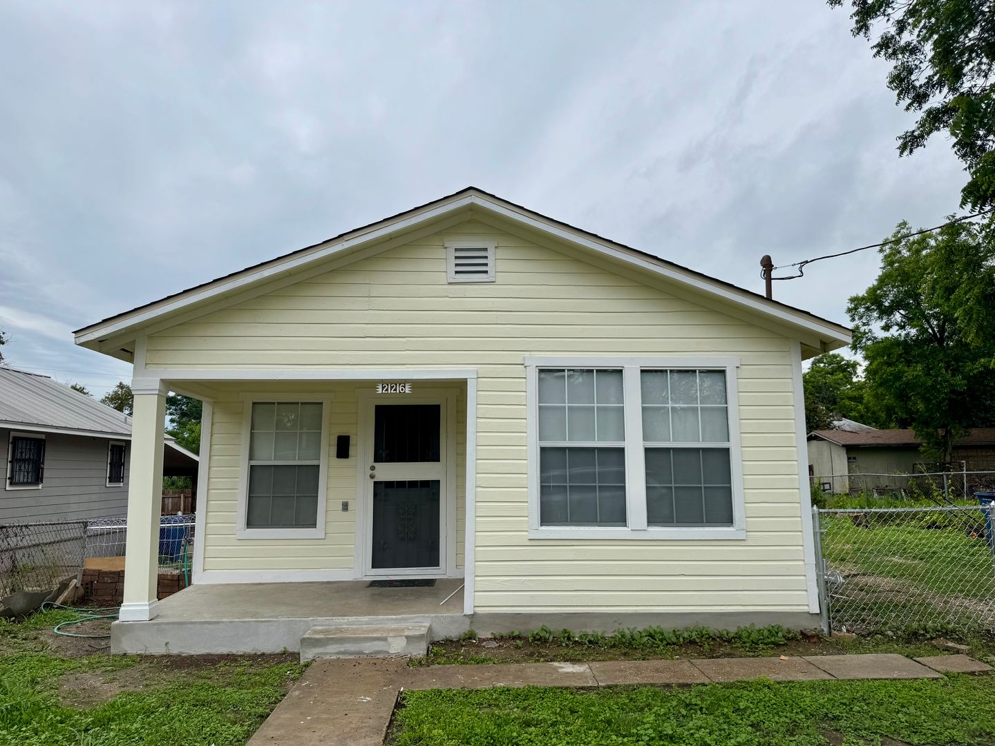 San Antonio House: 226 E. Malone