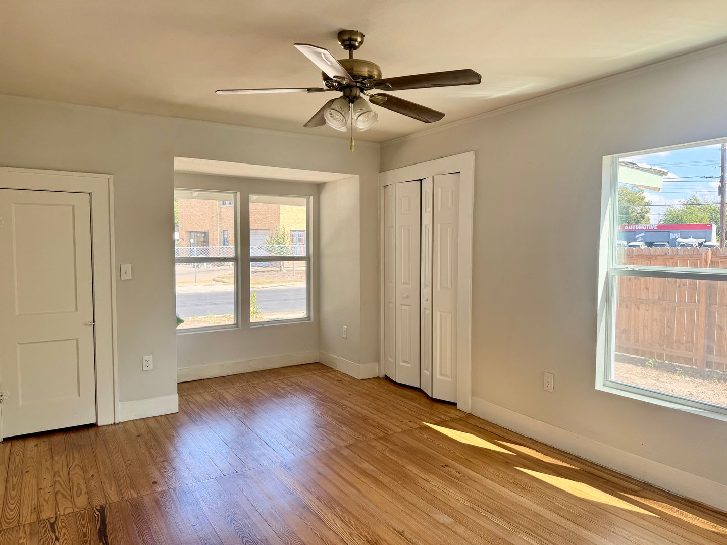 San Antonio Apartment: 108 Robert E Lee