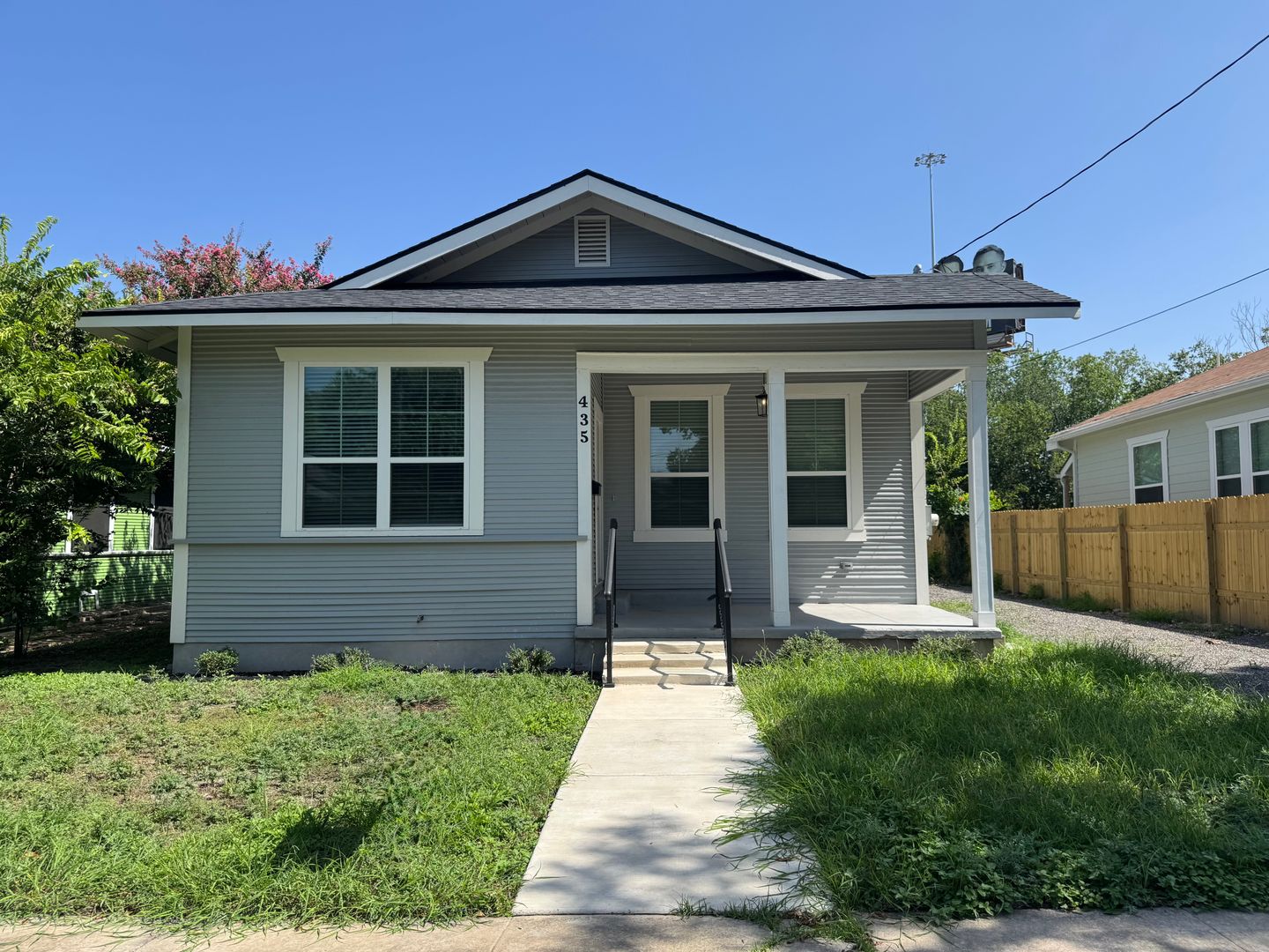 San Antonio House: 435 Dunning Ave