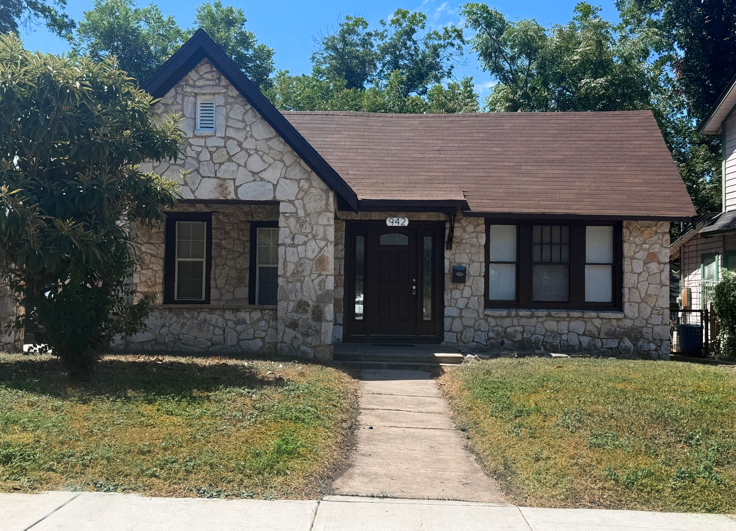 San Antonio House: 942 Bailey