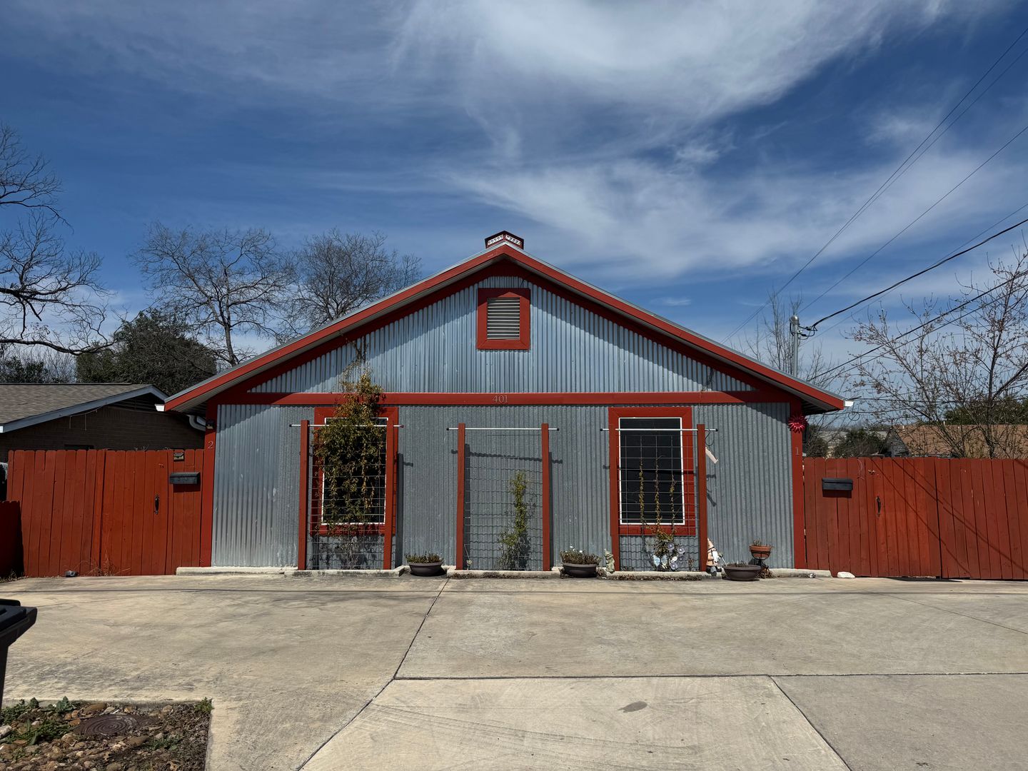 San Antonio Apartment: 401 Dora St