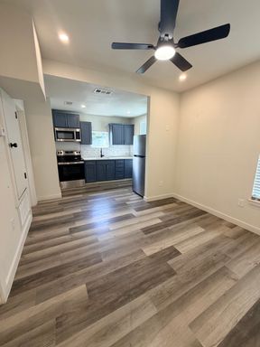 1 Bed 1 Bath Rental at 108 Beatrice - #201, San Antonio, TX – photo 1