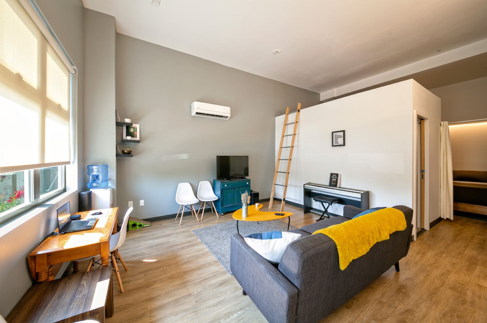 Albuquerque Apartment: 1716 Central Avenue SW