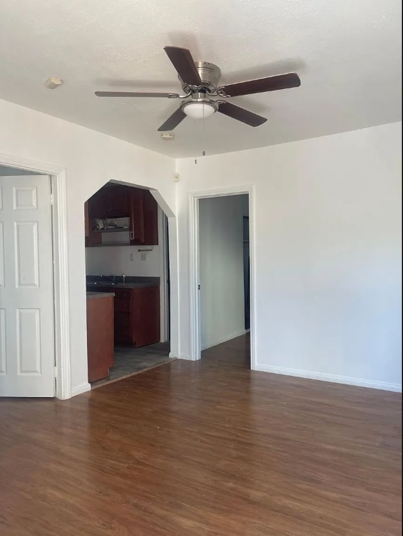 Long Beach Apartment: 1118 N. Norman Court