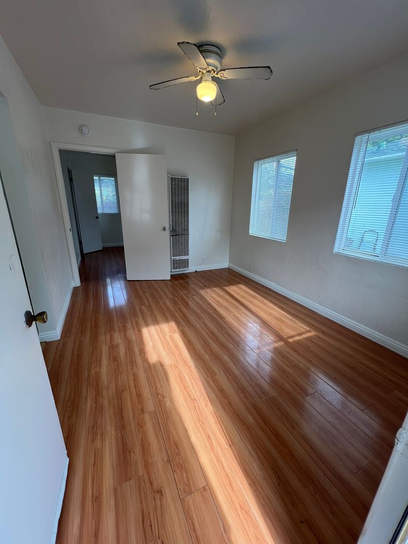 Long Beach Apartment: 1740 Sherman Place