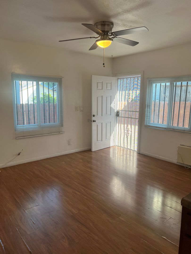 Long Beach Apartment: 1118 N. Norman Court