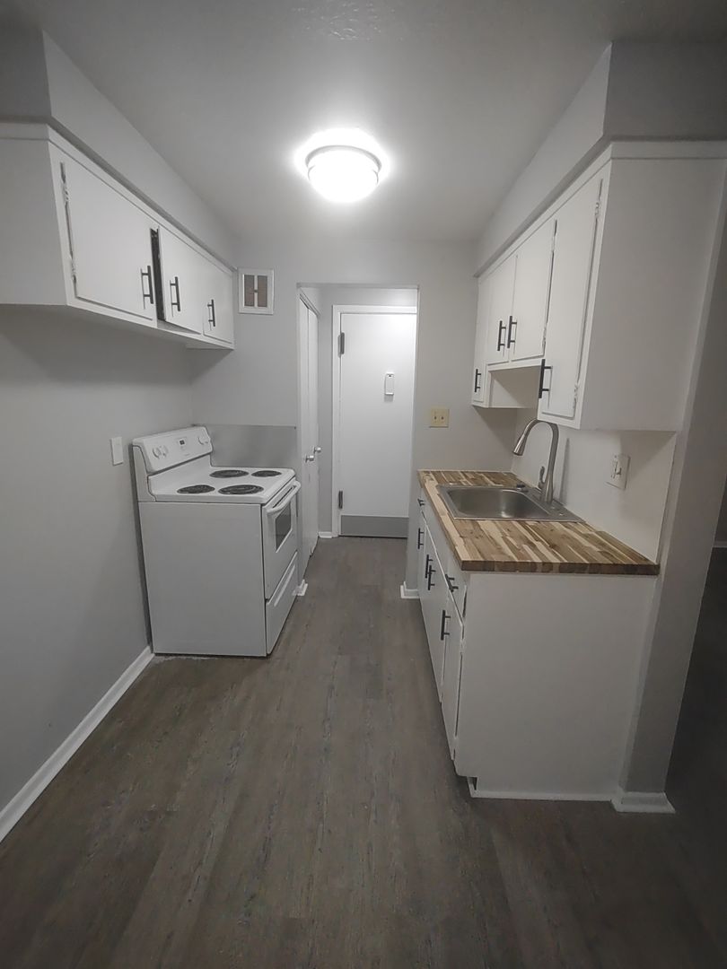 Cleveland Apartment: 14411 Triskett Rd