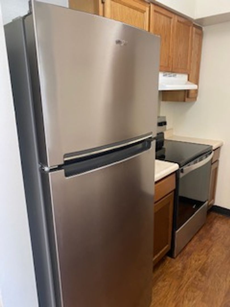 Uhrichsville Apartment: 432 McConnell St