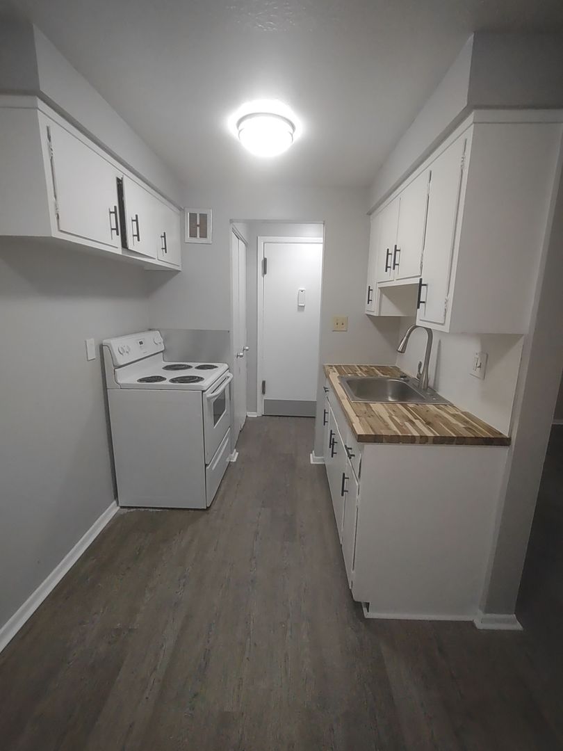 Cleveland Apartment: 14411 Triskett Rd