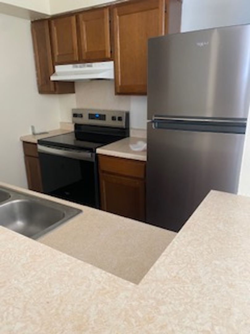 Uhrichsville Apartment: 432 McConnell St