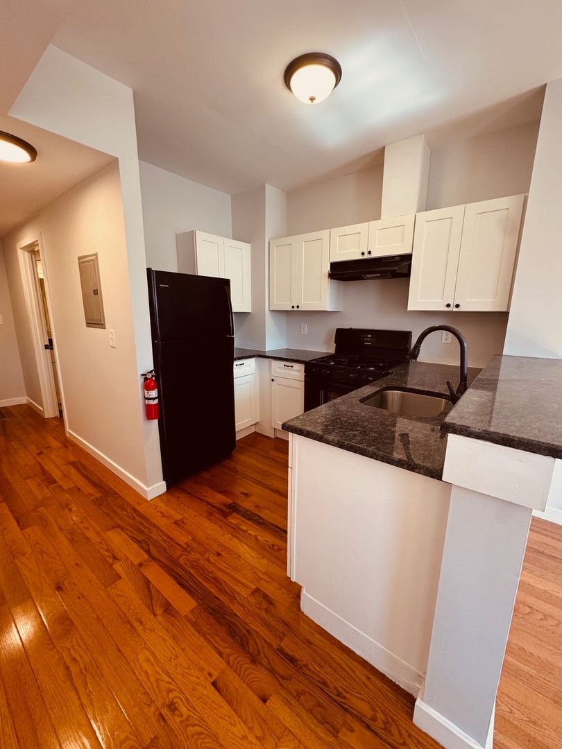 Camden Apartment: 221 Market St