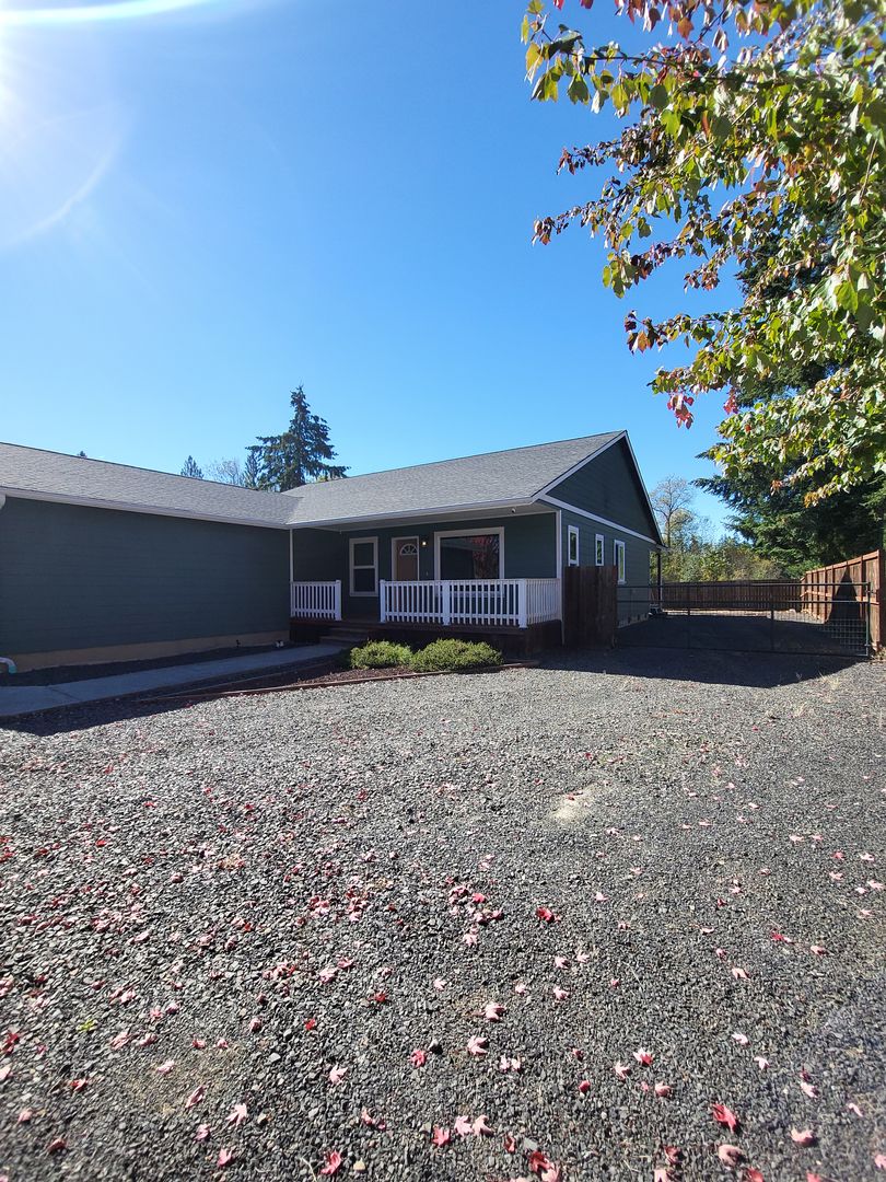 Napavine House: 303 Parkside Loop