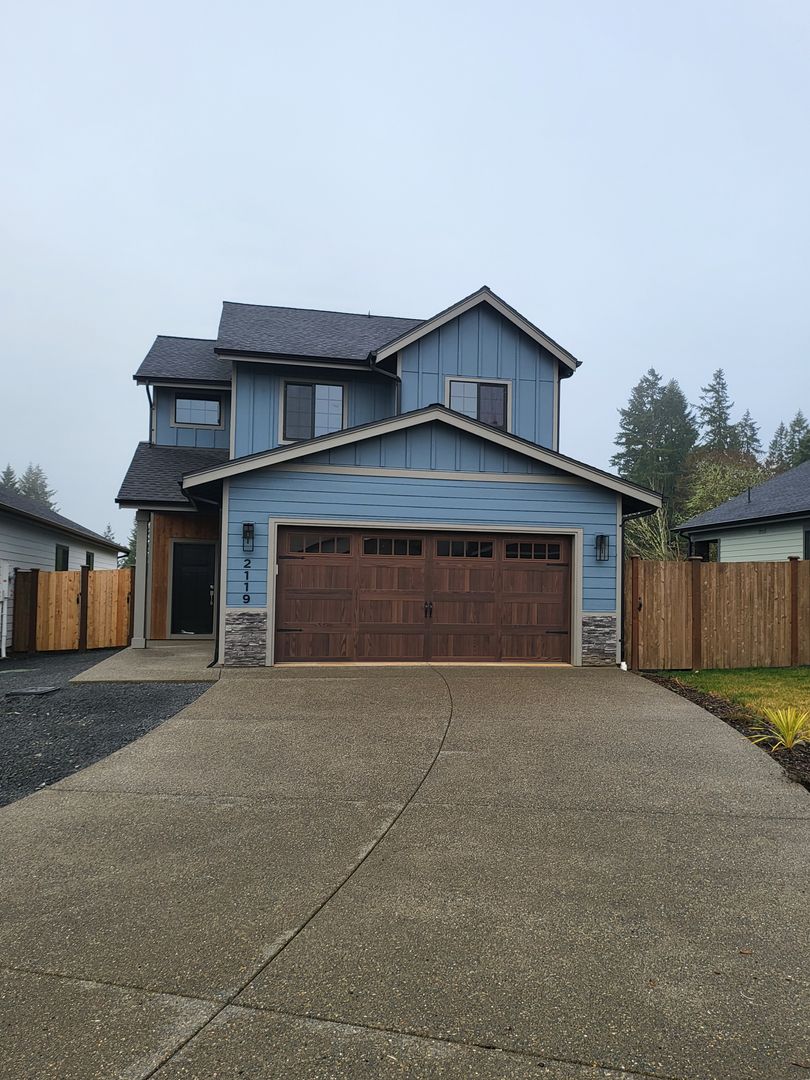 Winlock House: 2119 Hawks View Lane