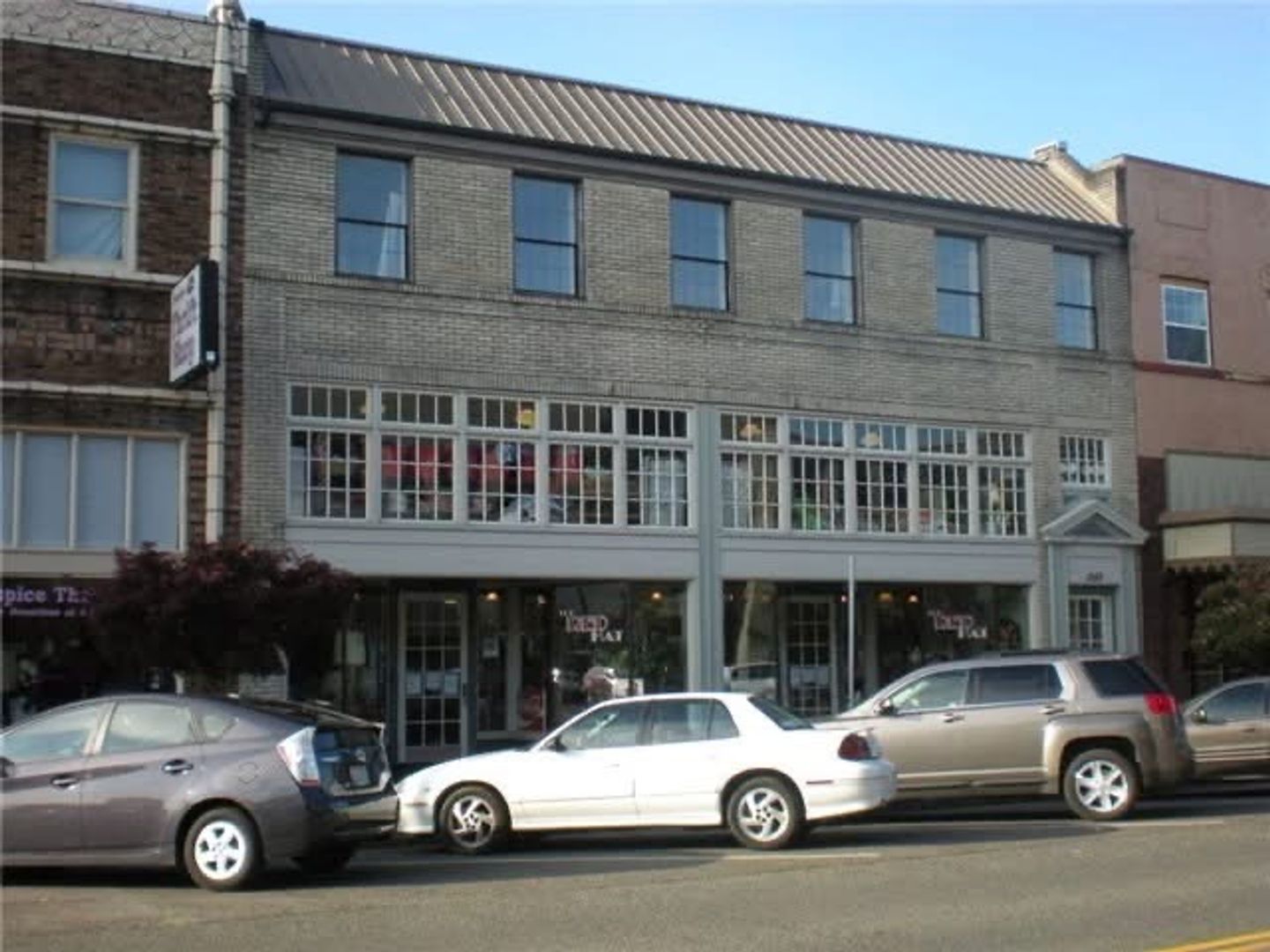 Longview Apartment: 1245 - 1249 Commerce Ave