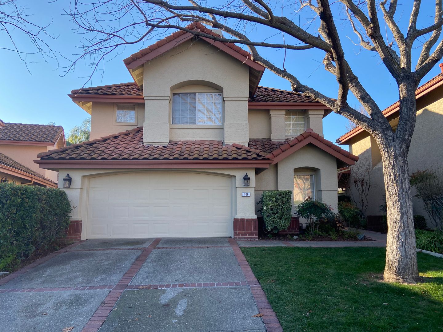 Folsom House: 106 Lost Lake Court