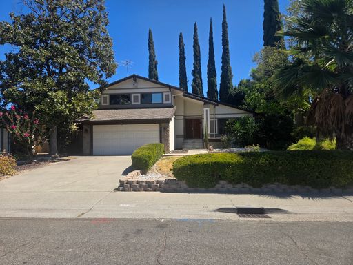 A Rosemont 4 Bdrm, 3 Bath – photo 1