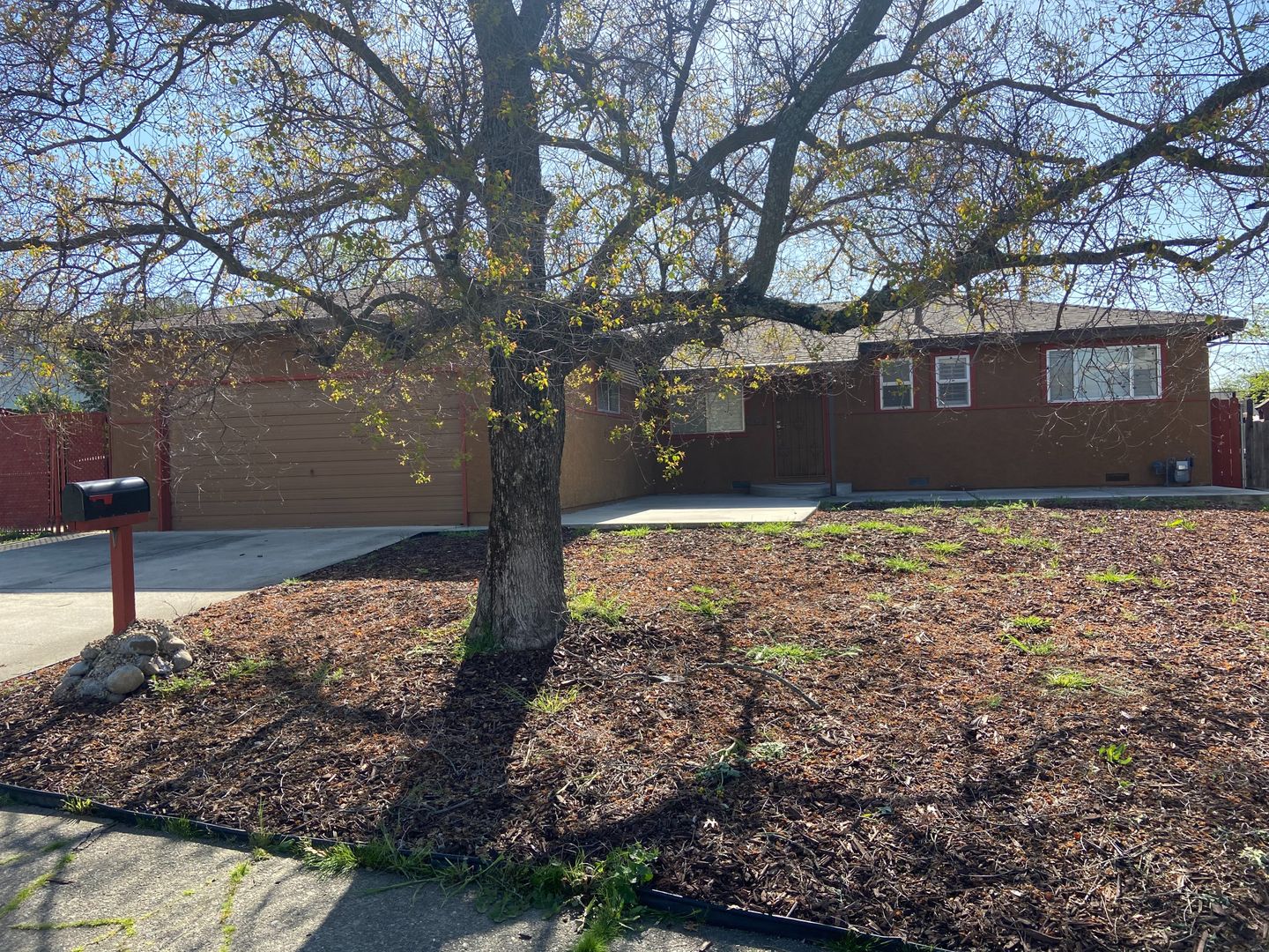 Folsom House: 109 McKiernan Drive