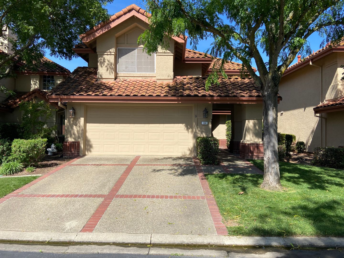 Folsom House: 104 Lost Lake Court