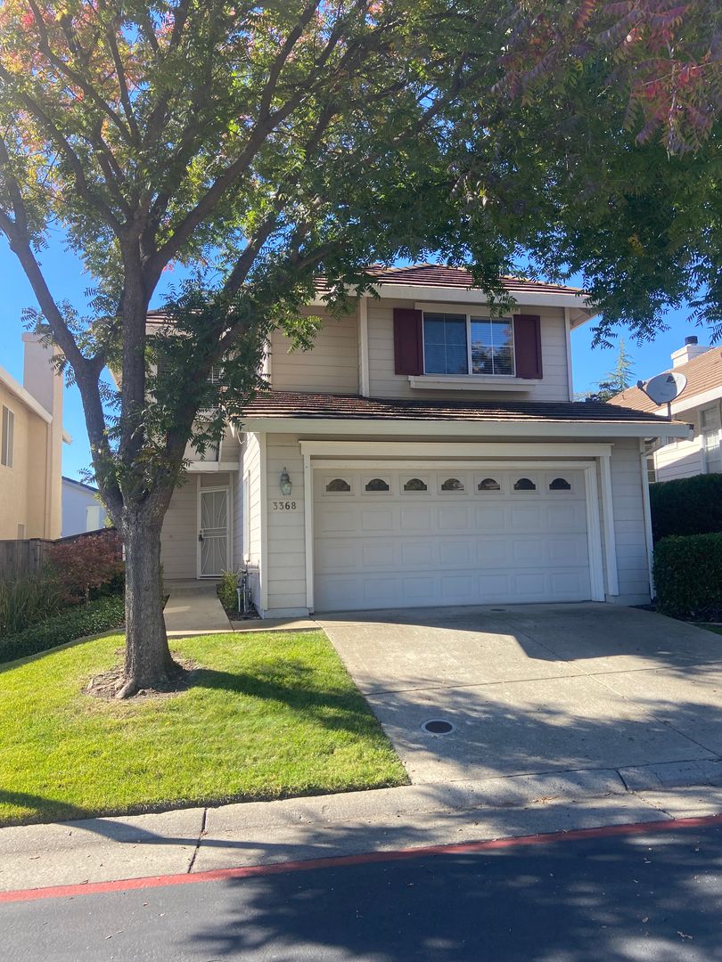 Roseville House: 3368 Apollo Circle