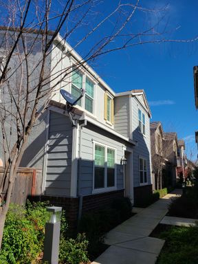 Immaculate 4 Bdrm, 3 Bath – photo 1