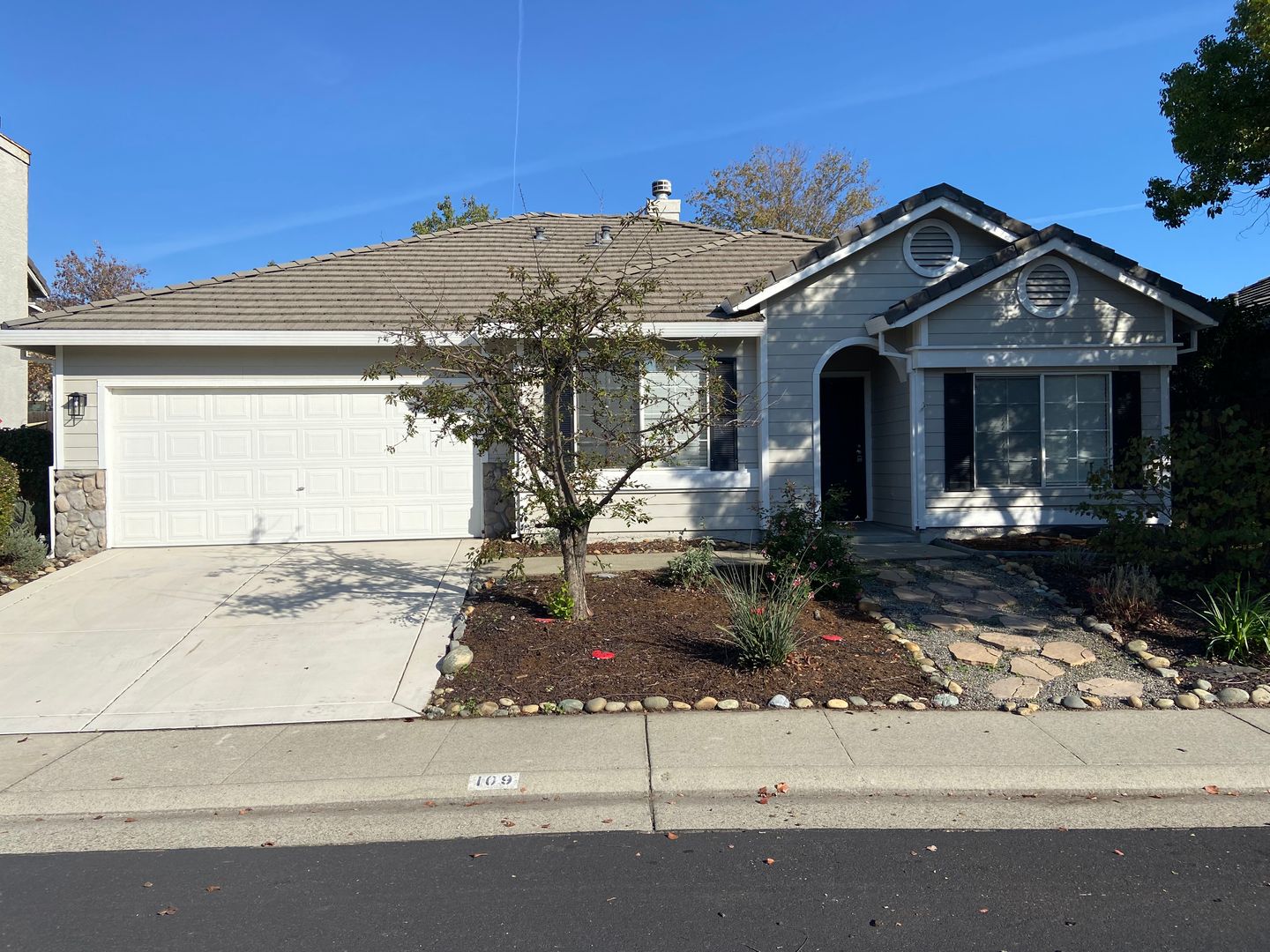 Folsom House: 109 Cobble Ridge Drive