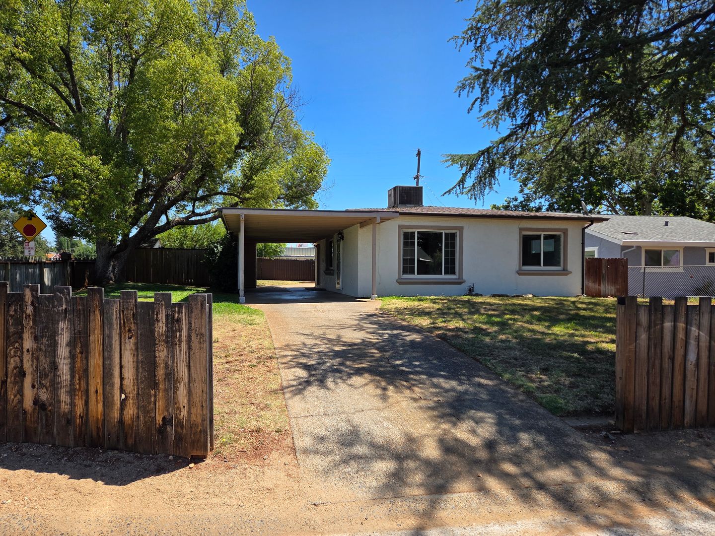 Folsom House: 109 Dean Way