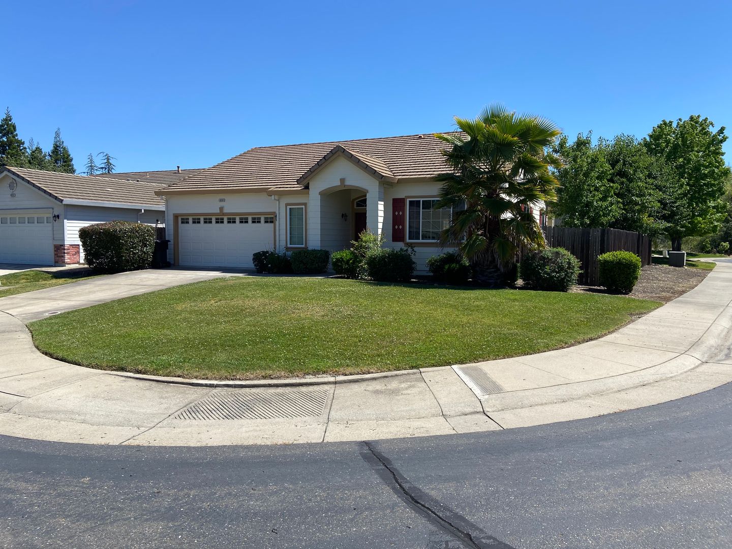 Folsom House: 1030 Thompson Circle