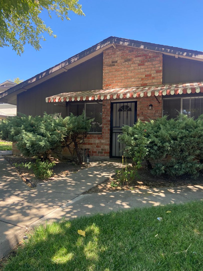 Sacramento House: 5954 Walerga Road #1
